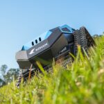 Ferngesteuerter elektrischer Raupenrasenmäher KOHAM KH-LM8023B für Hangneigungen bis zu 45°