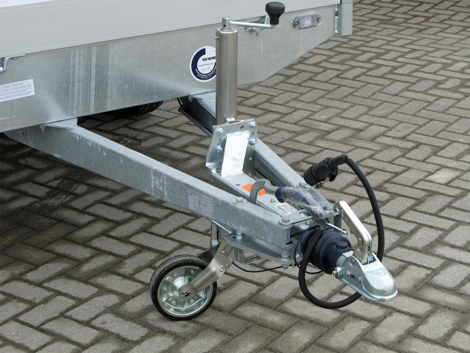 Hapert Azure H-1 – 1500 – 2600 x 1500 – Bereifung 185R14C