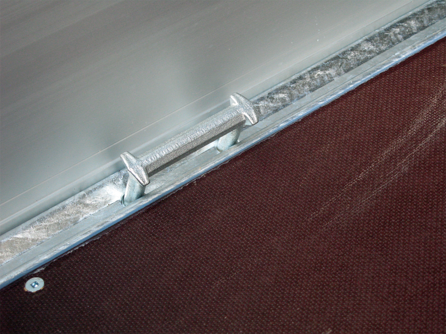 Hapert Azure H-2 – 2000 – 3050 x 1800 Niedriges Fahrwerk – Hochplane 1800 mm