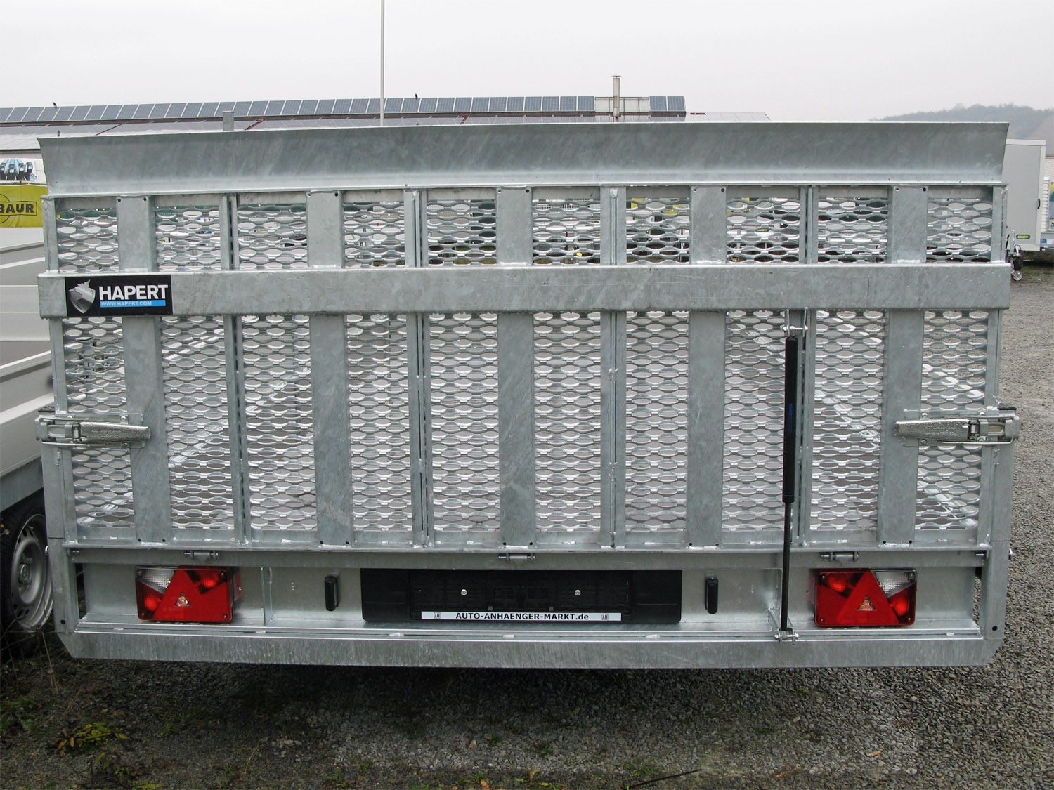Hapert Indigo HT-2 – 3500 – 5050 x 2210 Kipphydraulik, Parabelfederung, Rampe