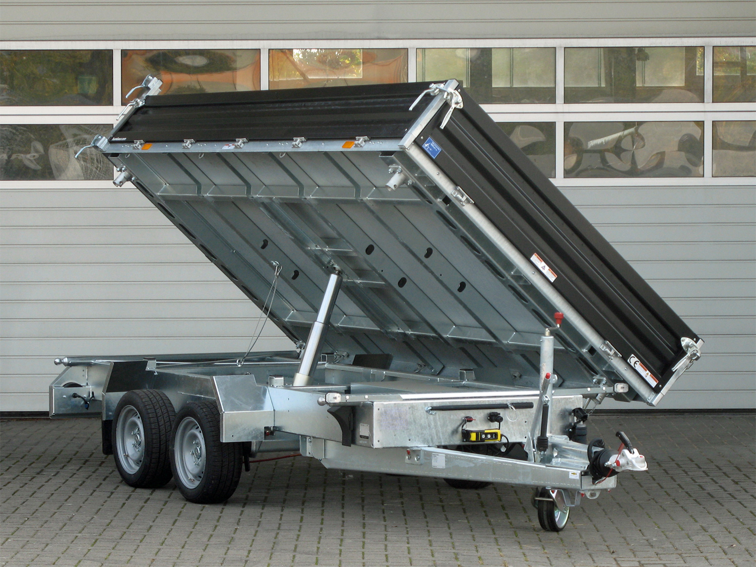 Humbaur HTK 3500.31 STAHL E-Pumpe, Rampen und Stützen